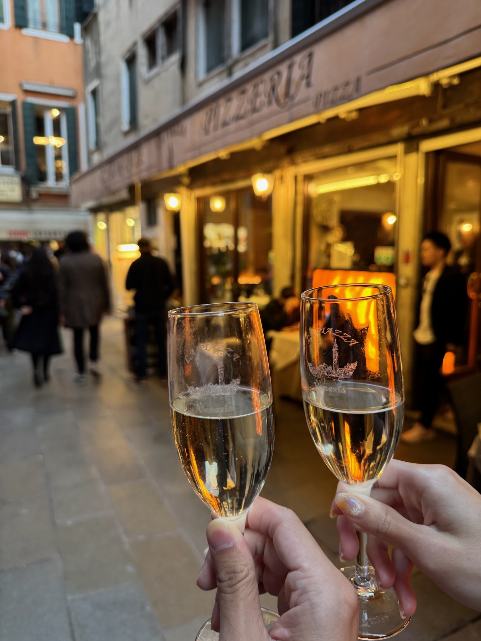 Prosecco outside La Piazza restaurant in Venice